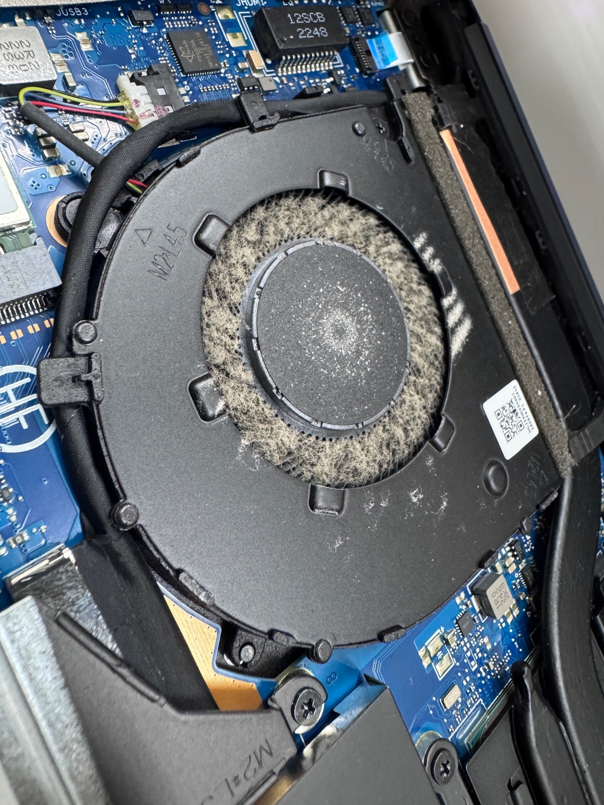 三重筆電風扇被灰塵毛髮塞滿實拍